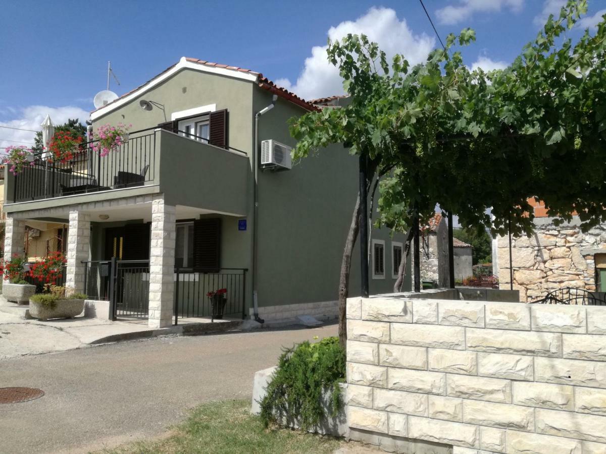 לאבין Apartment Tireli מראה חיצוני תמונה